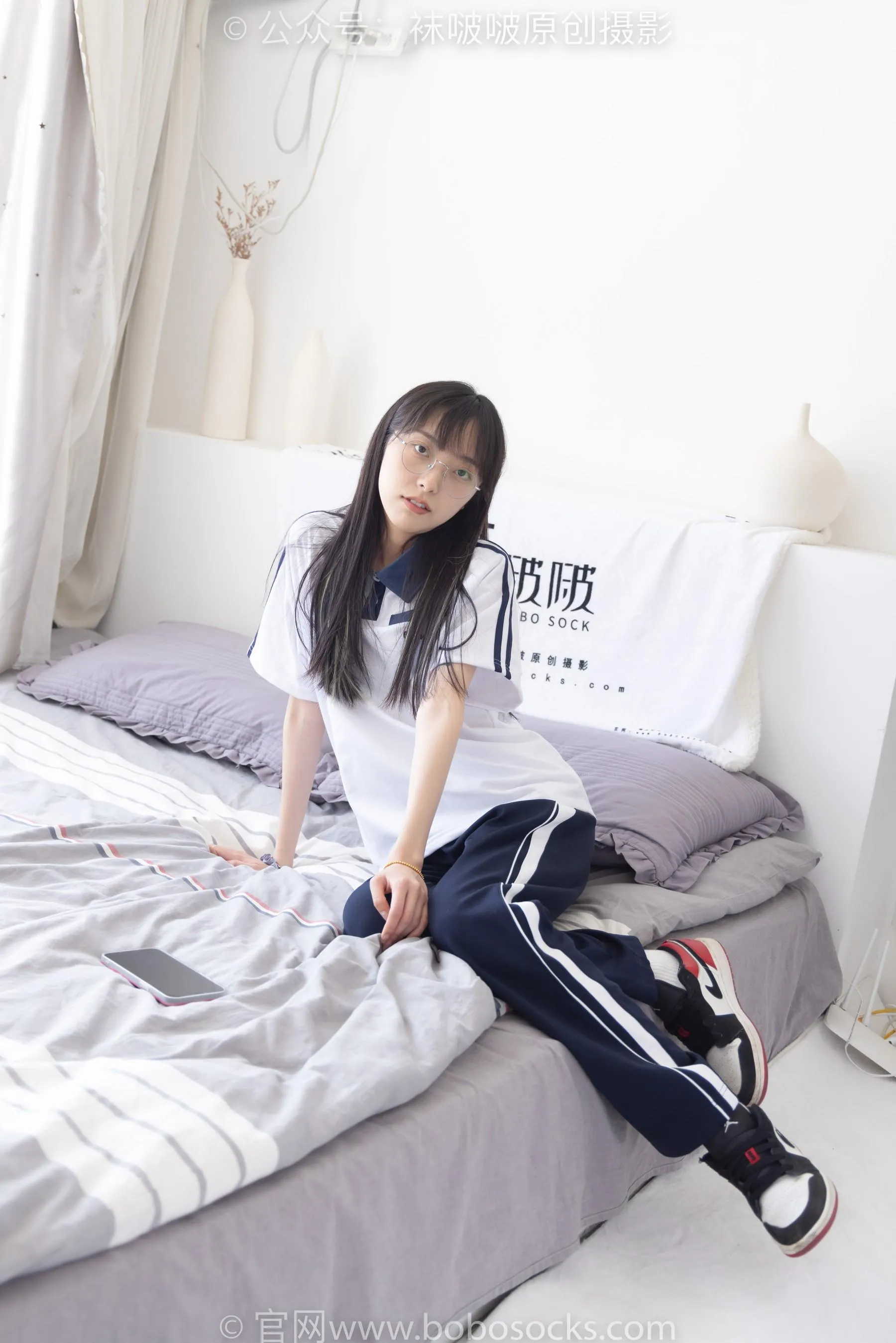 [BoBoSocks袜啵啵]NO.207 稚予-aj板鞋、白棉袜、油亮白丝、校服裤里丝 [87P]插图9